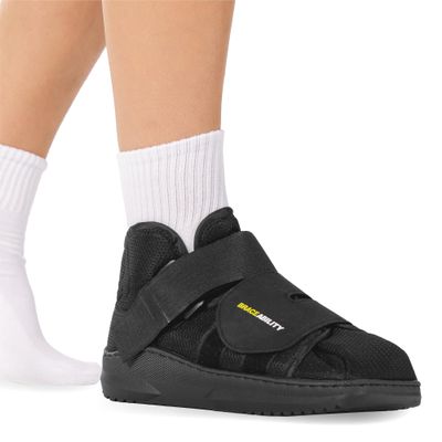 BraceAbility Closed Toe Medical Walking Shoe - Lightweight Broken Toe Cast Boot, Fractured Foot Brace for Metatarsal Stress Fracture, Post-op Bunion, Hammertoe Surgery Recovery - For Men or Women (L)