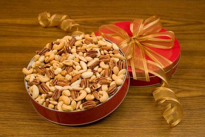 32oz Superior Mixed Nuts Gift Tin (Salted)