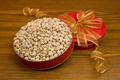 28oz Colossal California Pistachios Gift Tin