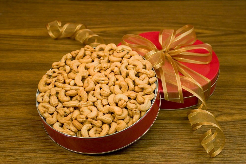 32oz Giant Whole Cashews Gift Tin (Unsalted)