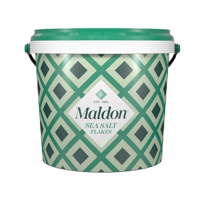Maldon - Sea Salt Flakes Tub, 3.1 lb (1.4kg) - Unique Pyramid Shaped Salt Flakes, Perfect for a Wide Range of Dishes, Hand-Harvested for Four Generations