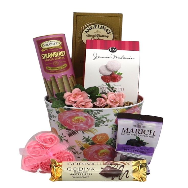Gift Basket Village - A Mothers Heart Mother's Day Gift Arrangement - Mom Gift Basket - Gifts for Women - Relaxing Gift Basket for Mom - Perfect for Mother's Day, Birthdays, & Special Occasions