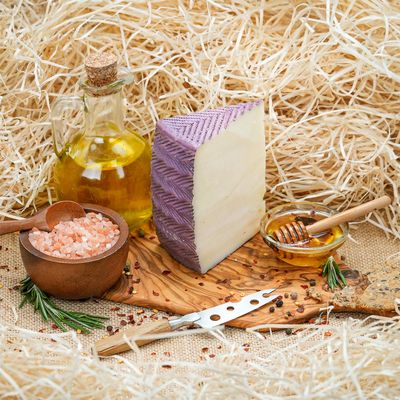 Spanish Goat Cheese Cabra Al Vino Wedge - 1 lb / 454 g - Murcia Al Vino Flor de Oro