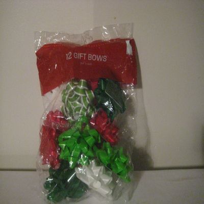 12 Gift Bows Peel N Stick