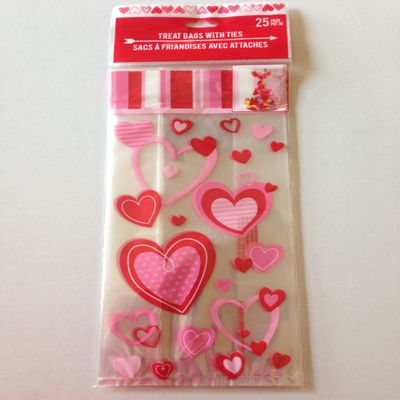 25 Valentine Treat Bags with Ties Hearts