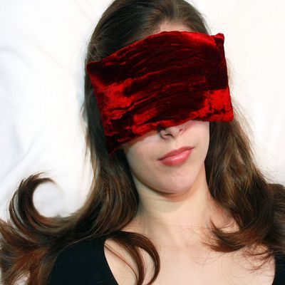 Candi Andi Handmade Luxe Serenity Eye Pillow - All-Natural Flaxseed - Unscented  Weighted Eye Mask for Yoga, Meditation, Hot & Cold Therapy - Ruby Red - TEPV-RD