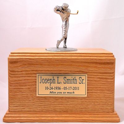 Golfer Memorial Urn (Oak)