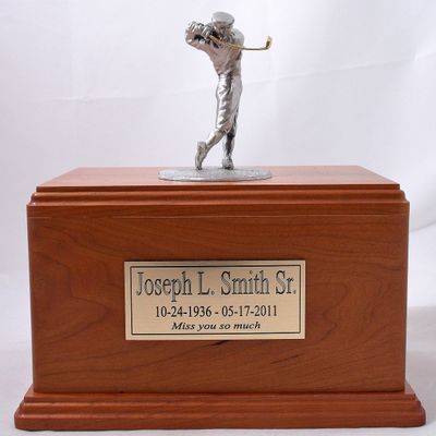 Golfer Memorial Urn (Cherry)