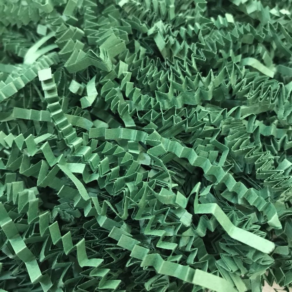 Black Cat Avenue 1/2 LB Green Crinkle Cut Paper Shred Filler for Gift Wrap and Basket Filler