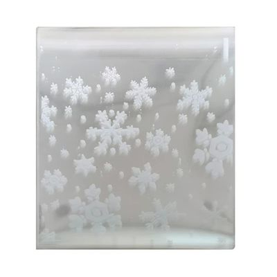 AKOAK 100 Count Resealable Clear Snowflake Bags Sweets Cookies Lollipops Cake Cellophane Bags Packaging Candy Cookie Plastic Bag Wedding Birthday Chrismas Parties (14cm x 14cm +3cm)