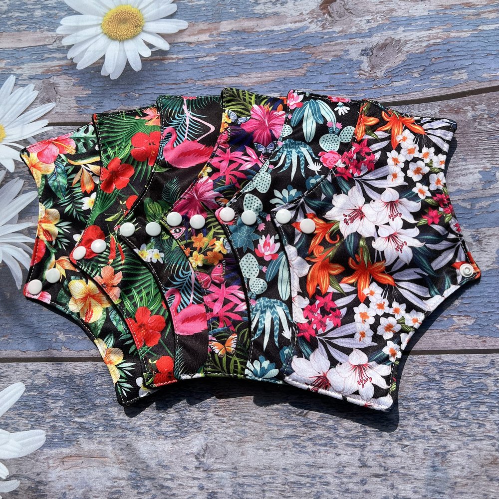 7 Pcs Reusable Waterproof Menstrual Pads Sets Including 1Pc Mini Wet Bag and 6Pcs Regular Flow Menstrual Pads Mama Cloth Sanitary Napkins