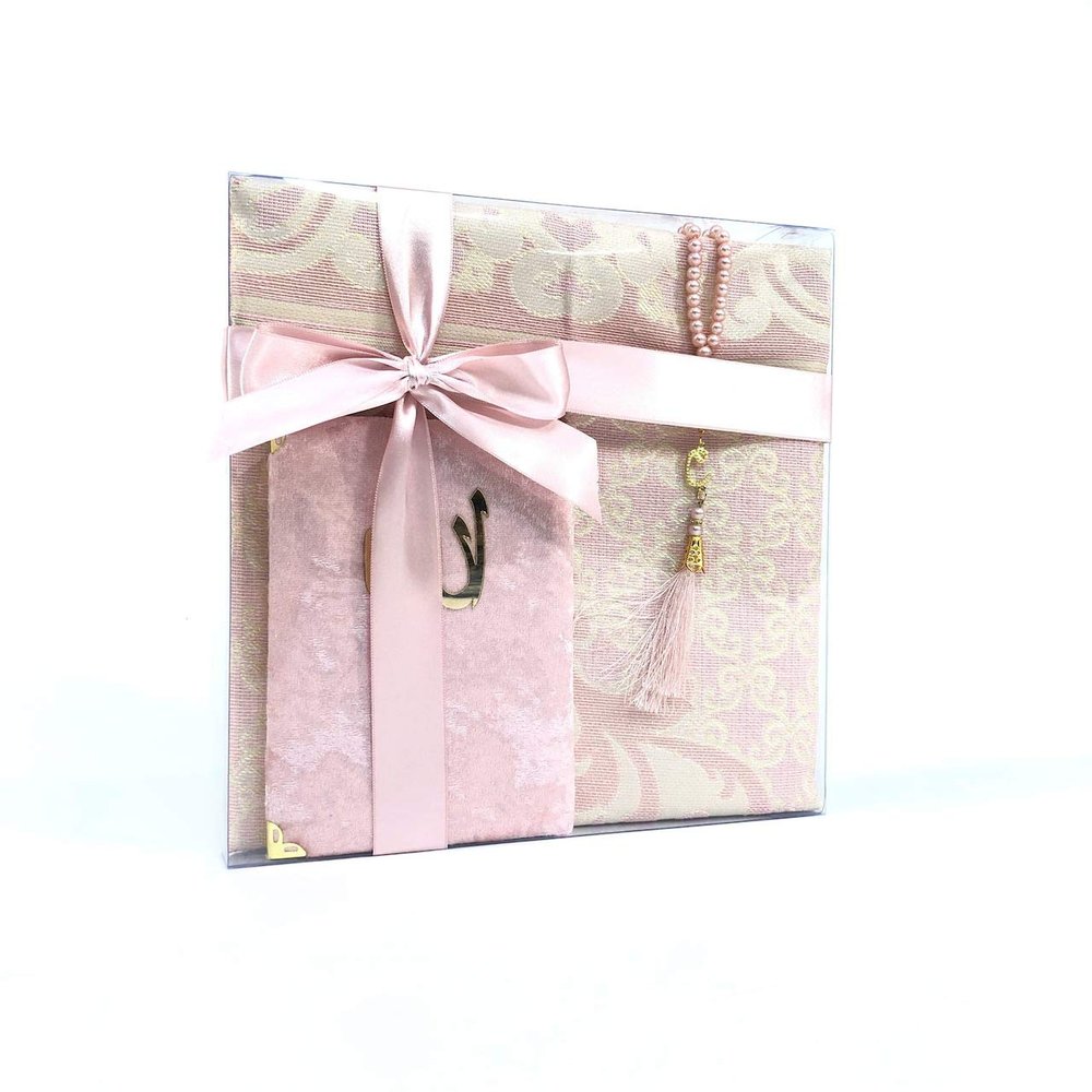 Tekbirs Islamic Gift Box Contains a Prayer Mat, Surah Book, and tasbeeh Beads, Suitable as an Eid Gift or Gift for All Occasions Order Now (Light Pink)