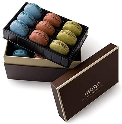 18 Classic French Macarons