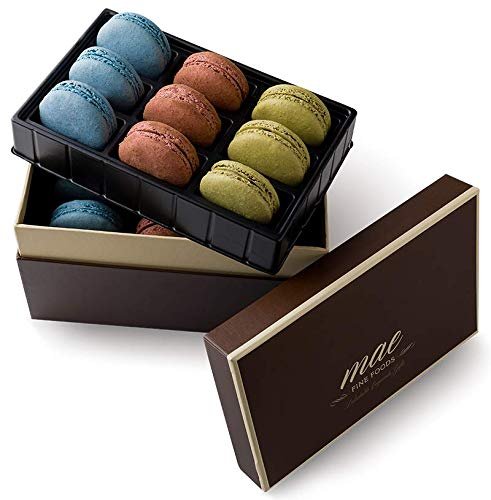 18 Classic French Macarons