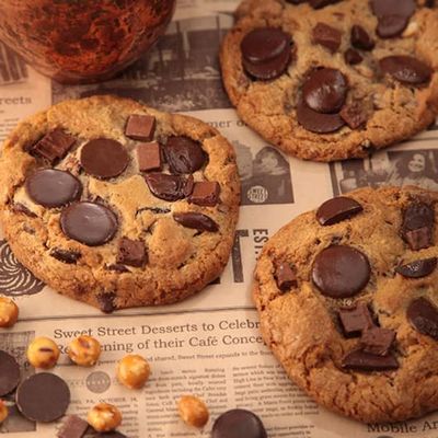 Sweet Street Cookie Puck, Sandys Chocolate Chunk with Pretzel Manifesto, 3 Ounce - 84 per case.