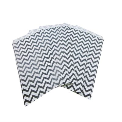 100 Qty 8.5 inches x 11 inches Decorative Flat Paper Gift Bags - Black Chevron Pattern on White Kraft Bags - for Sales/Treats/Parties Cookies/Gifts - N'icePackaging, NP-EN014-BKx100
