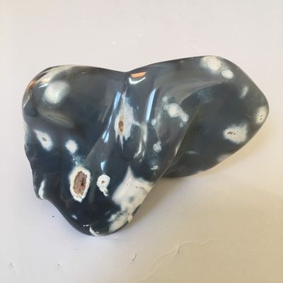 G.I.I Natural Banded Agate Free Form Healing Crystal Polished Stone 7" X 3.75" X 4" from Madagascar