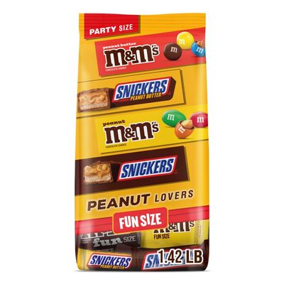 M&M'S Peanut, Peanut Butter & SNICKERS Original and Crunchy Peanut Butter Fun Size Peanut Lovers Winter Sports Individually Wrapped Chocolate Candy Variety Pack, Party Size, 22.66 Oz Bag