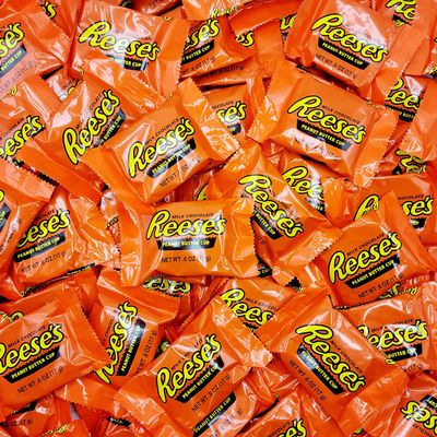 Reeses Peanut Butter Snack Size Cups Candy - Peanut Butter covered in Rich Milk Chocolate - Gluten Free - individually wrapped Bulk Candy (2 Pound)