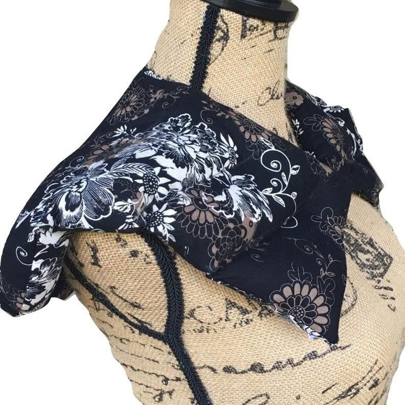 10 Chamber Herbal Pack Shoulder, Neck, Hot Cold Pack, Heat Wrap, Large, Organic, Flaxseed, Microwave Therapy,Black White Floral