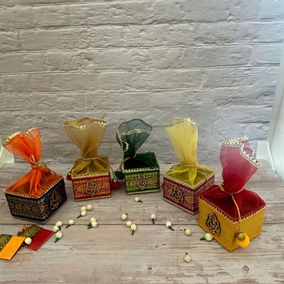 LOVENSPIRE Pack of 4 Small Potli Gift Box Decorative Net Ganesha Potli for Dry Fruits Jewelry Organizer Packing Return Gift Indian Wedding Mehndi Festival Favors Housewarming Gift
