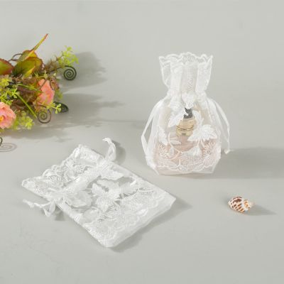 KHBNHJ 12 Pcs White Lace Organza Drawstring Bags, 3.9 x 5.5 Inch Wedding Favor Gift Bags with Maple Leaf Embroidery, Mesh Jewelry Pouches Gift Bags for Wedding Supplies Bridal Shower