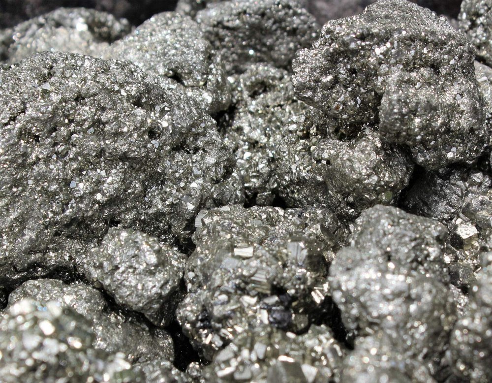 1 Piece Medium Rough Natural Pyrite Chispa (Raw Crystal Rock, Fool's Gold)