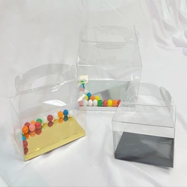 24 pieces 7 x 4-1/2 x 5" APET Handle Top Automatic Lock Bottom with Gold Card