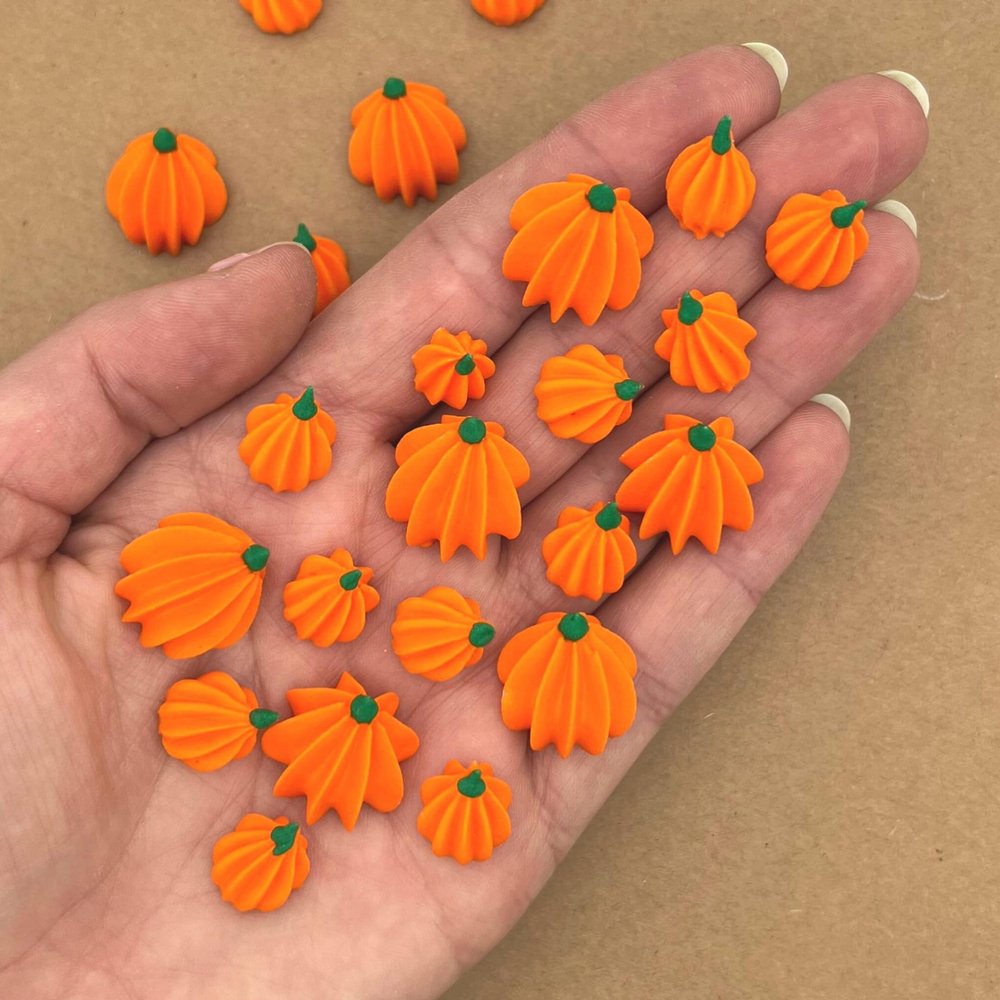 18 Icing Pumpkins by Simply Sucr | Royal Icing Pumpkin Decorations | Fall & Halloween Cupcake Toppers | Edible Autumn & Thanksgiving Decorations (18 Pumpkins)