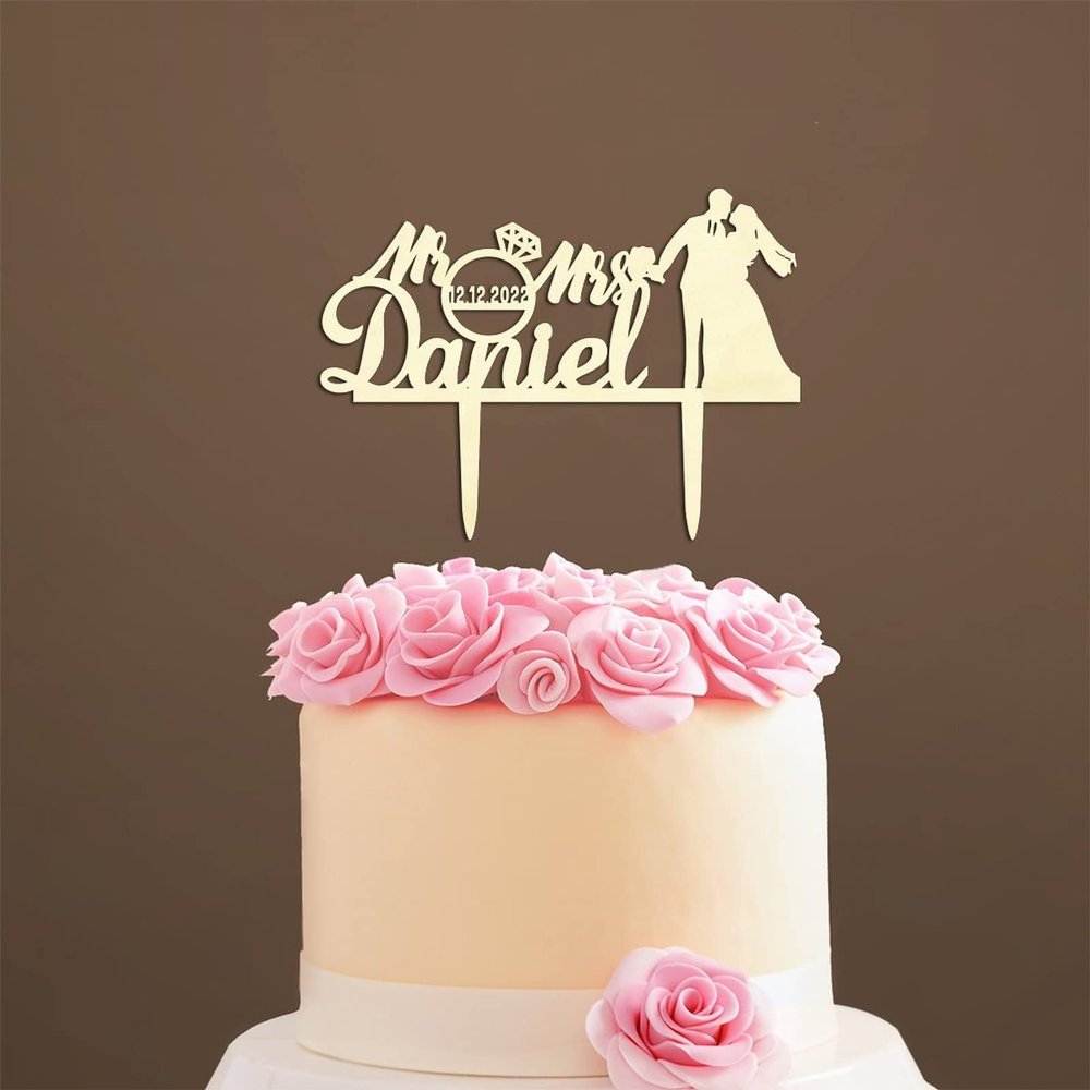 Couple Silhouette Cake Topper with Pet, Mr And Mrs Cake Topper, Mirror Gold Acrylic Cake Topper for Wedding, Custom Script Cake Toppers for Wedding, Script Cake Toppers for Wedding