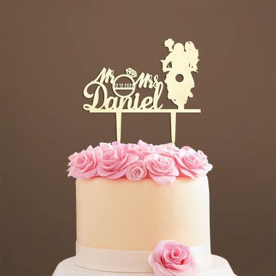 Couple Silhouette Cake Topper with Pet, Mr And Mrs Cake Toppers, Mirror Gold Acrylic Cake Topper for Wedding, Customized Bride And Groom Wedding Cake Topper, Script Cake Toppers for Wedding