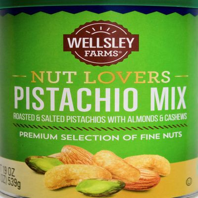 Wellsley Farms Nut Lovers Pistachio Mix with Almonds Cashews, 19 Ounce