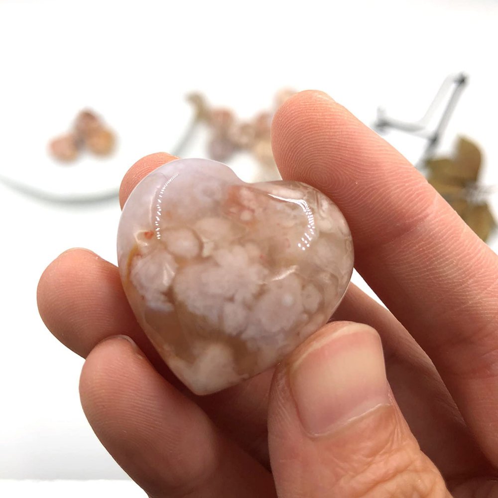1pc Random Natural Flower Agate Loving Heart Quartz Crystal Sakura Stone Carving Crafts Gemstone Pendant Gift