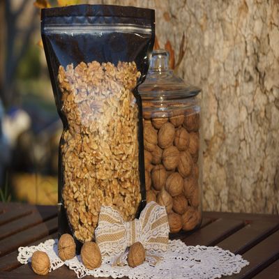 Better Walnuts from Our Family Farm | Chandler Light Halves and Pieces | 40oz Barrier Pouch