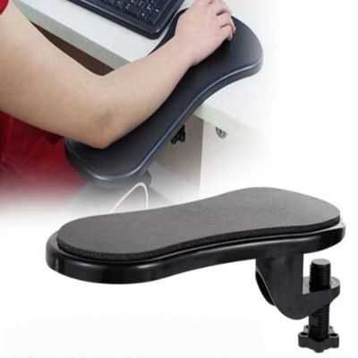 a hand support device on the table when playing the computer so that the hands are not tired