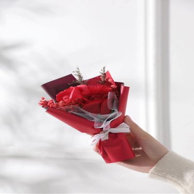 CLOZAM Mini Rose Dried Flowers Small Bouquet Valentine's Day Hand Bouquet Gift Immortal Flowers Three red Flowers