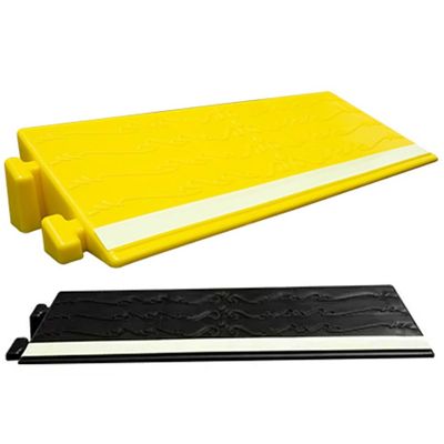 ZJIEX Rubber Threshold Ramp, Anti-Slip Kerb Ramps, 3 to 6.5cm High Wheelchair Ramp, Splicable Curb Ramp with Reflective Strip, for Entryway, Doorway, Steps (Color : Yellow, Size : 25x10x3cm)