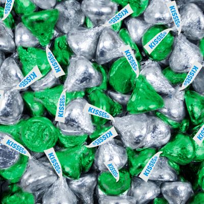 165 Pcs Green & Silver Candy Kisses Milk Chocolate (1.65 lbs)