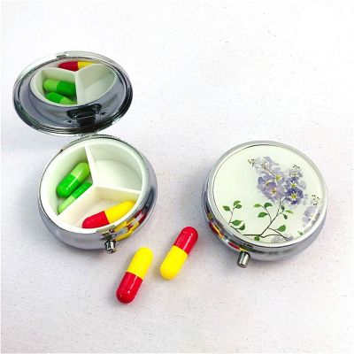 3 Cell Metal Pill Boxes Stainless Steel Round Pill Boxes Medicine Organizer Container Medicine Case Splitters Pill Pill Bottle (Color : Purple Flowers)