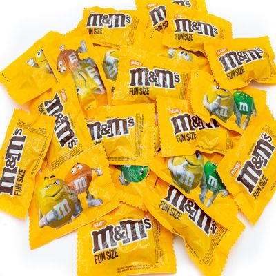 Peanut Milk Chocolate Candy 1 lb Bulk Bag, Individually Wrapped Fun Size Packs (24 Pieces)