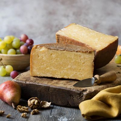 Extra Aged Pecorino from Reggio Emilia Appenines 2 lbs - 0.9 kg - EMILIA FOOD LOVE Selected with love in Italy (Extra Aged, half cheese wheel)