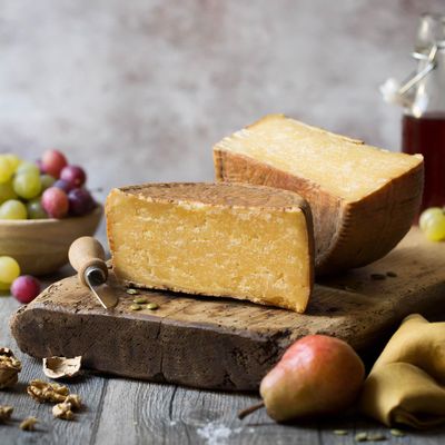 Extra Aged Pecorino from Reggio Emilia Appenines 4 lbs - 1.8kg - EMILIA FOOD LOVE Selected with love in Italy (Extra Aged, whole cheese wheel)