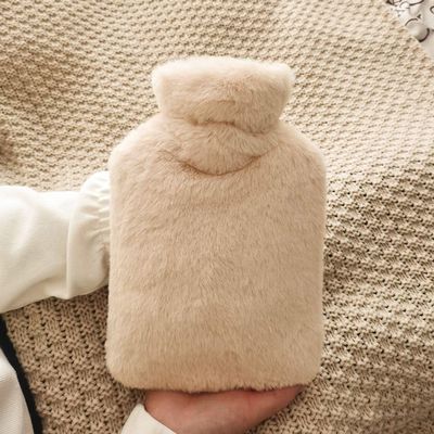 2L hot water bottle with bag for hands 1Pcs hot water bottle with fashionable cover hot water bottle with soft cover soft and comfortable plush cover PVC hot water bottle for children and adults