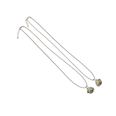 Anneome 2pcs Diffuser Necklaces Vintage Hollow Flower Design Pendant Neck Adornments for Stylish Women and Men