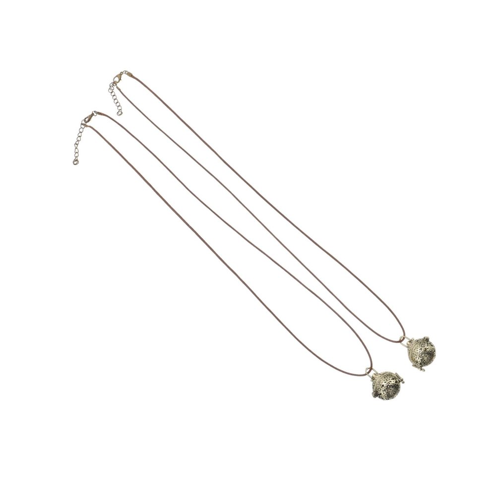 Anneome 2pcs Diffuser Necklaces Vintage Hollow Flower Design Pendant Neck Adornments for Stylish Women and Men