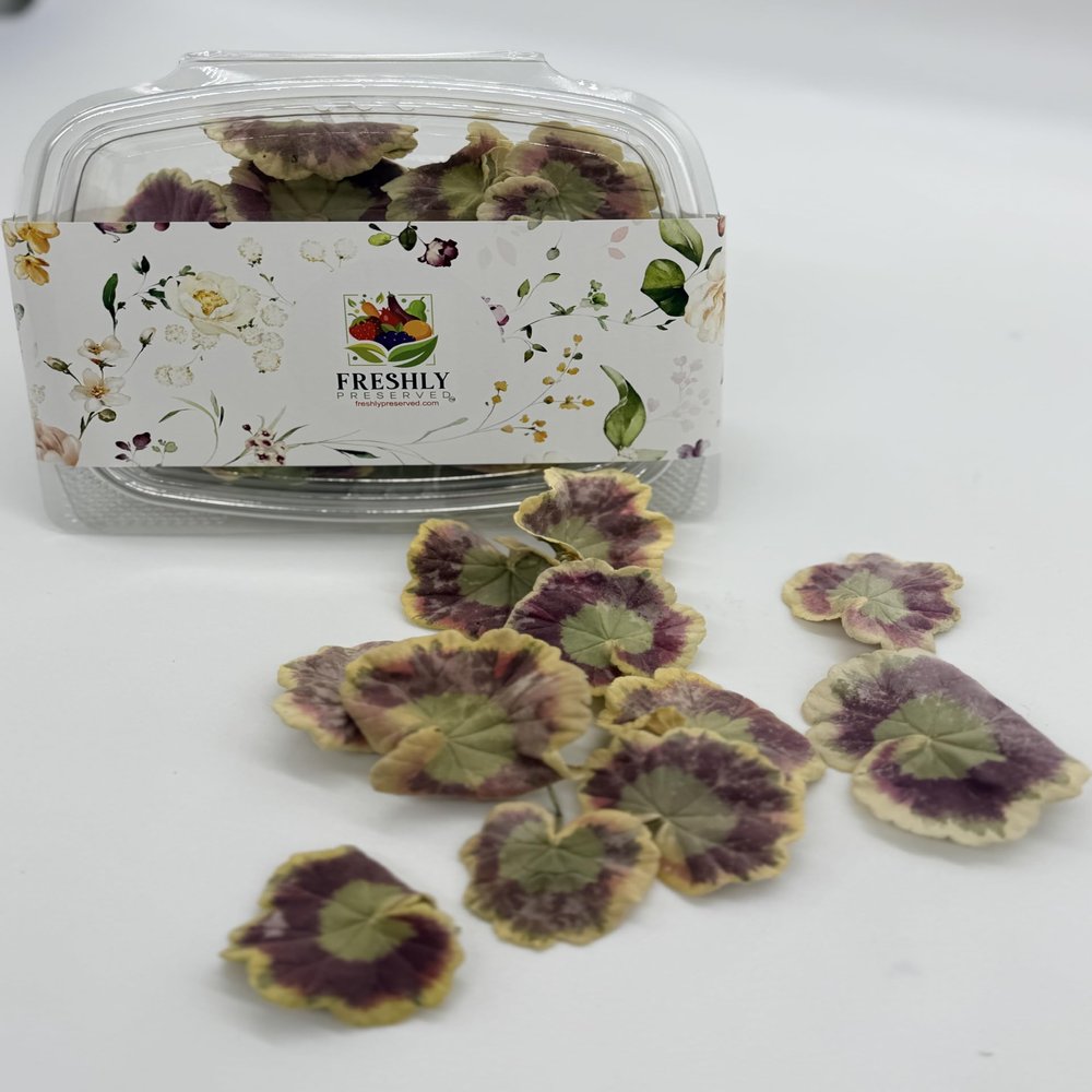 Edible Flower Freshly Preserved Freeze-dried Geranium Leaves | 0.2 oz Dried Edible Leaves | About 20 Geranium Leaves for Cakes | Edible Flowers for Cocktails | Edible Flower Garnish | Dried Flowers For Floral Tea |