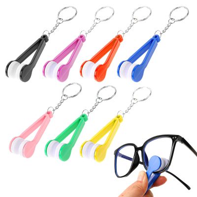 7 Pcs Glasses Cleaner Tool, Mini Sun Glasses Eyeglass Microfiber Spectacles Cleaner with Keychain, Soft Cleaning Cloth Clip for Sunglasses, Eye Glasses Lens Surface Cleaner (7 Colors)