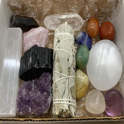 15pcs Premium Crystals Healing Kit in Box with 7 Chakra Stones Sage Quartz Amethyst Tourmaline Selenite Rose Quartz Palm Stone, Gift Set!