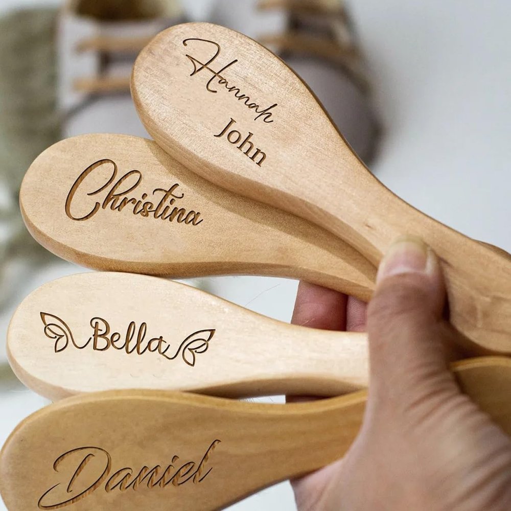 DOYOUWE Personalized Newborn Brush Set, Personalised Baby Hair Brush and Comb Set with Names, Wooden Baby Comb, Soft Baby Brush for Infant Kid, New Baby Gift Christening Gift