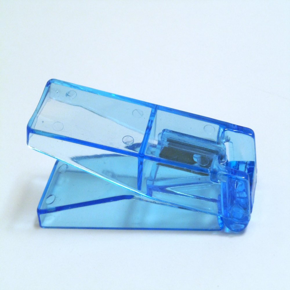 1st Aid Solution Pill Cutter, Stainless Steel Blade, Safe and Accurate, Easy to Use, Blue